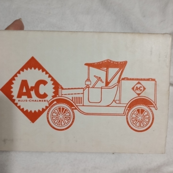 Collectible diecast coin Bank 1912 roundabout replica - Picture 2 of 3